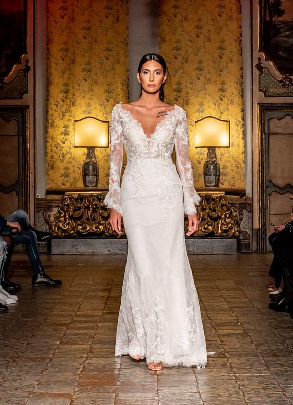 Nicole sardo-modella sposa davanti